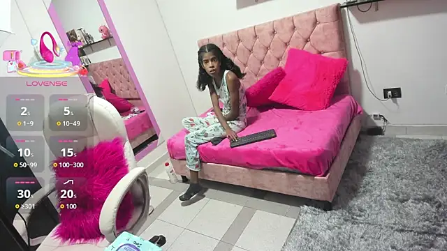 thianahorny online show from November 7, 2025, 9:25 am