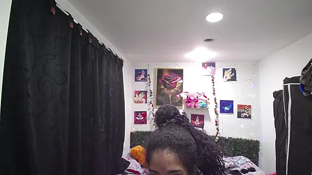 thianahorny online show from April 13, 2026, 12:31 pm