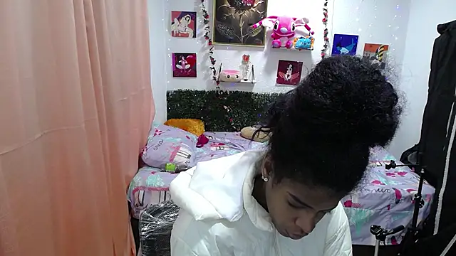 Snapshot of thianahorny chatting on April 18, 2026, 12:40 pm thianahorny online show from April 18, 2026, 12:40 pm