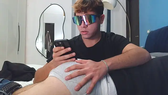 Snapshot of Kaeell chatting on November 18, 2025, 5:05 pm Kaeell online show from November 18, 2025, 5:05 pm