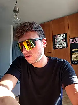 Snapshot of Kaeell chatting on October 16, 2025, 1:41 pm Kaeell online show from October 16, 2025, 1:41 pm