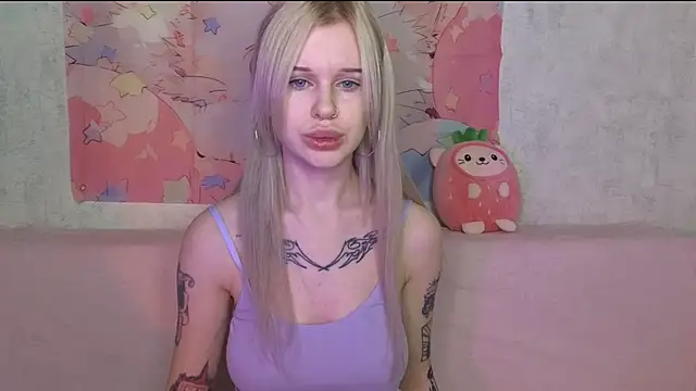 Snapshot of HoneyGold_ chatting on December 14, 2025, 4:18 am HoneyGold online show from December 14, 2025, 4:18 am