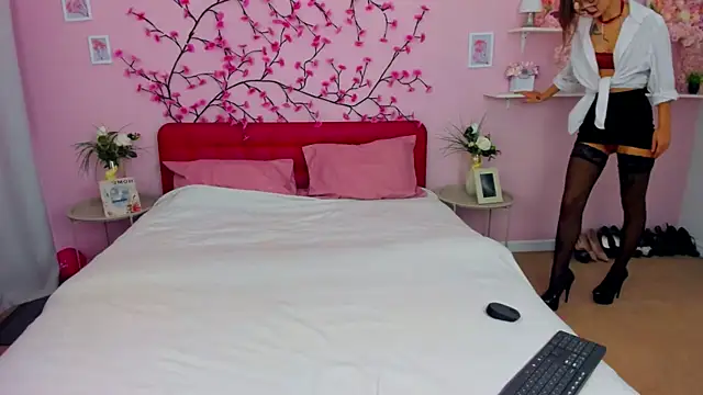 Snapshot of VeronikaJons chatting on October 13, 2025, 6:59 am VeronikaJons online show from October 13, 2025, 6:59 am