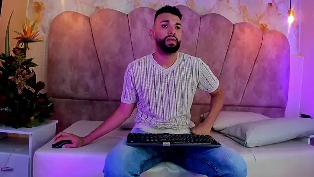 onlymen2025 online show from October 8, 2025, 1:34 pm