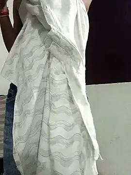 Jahnvi Kapoor online show from October 10, 2025, 3:46 pm