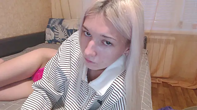 Snapshot of maybe_doll chatting on December 15, 2025, 1:06 pm maybe doll online show from December 15, 2025, 1:06 pm