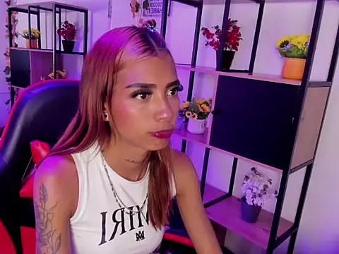 Snapshot of KarlaSlutSkinny__ chatting on January 7, 2026, 3:00 am KarlaSlutSkinny online show from January 7, 2026, 3:00 am