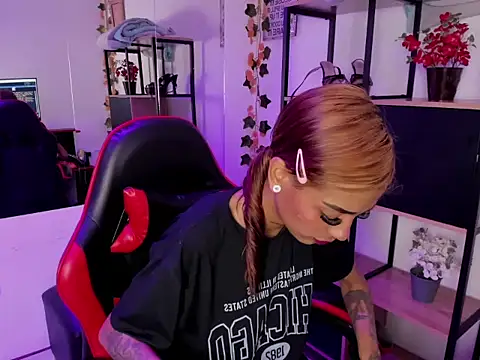 Snapshot of KarlaSlutSkinny__ chatting on December 19, 2025, 3:21 am KarlaSlutSkinny online show from December 19, 2025, 3:21 am