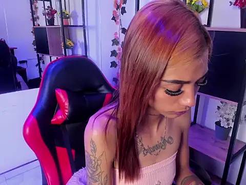 Snapshot of KarlaSlutSkinny__ chatting on December 21, 2025, 9:33 am KarlaSlutSkinny online show from December 21, 2025, 9:33 am