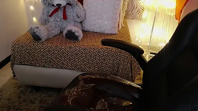 krishnaveni   online show from December 3, 2025, 12:15 pm