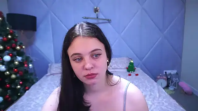 SnowWhiti online show from December 21, 2025, 9:55 am