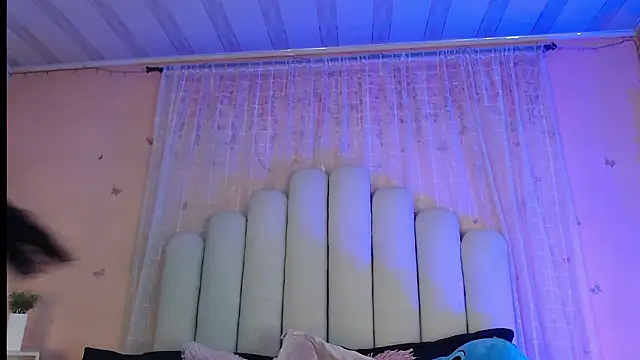 SweetRenata  online show from February 9, 2026, 11:30 am