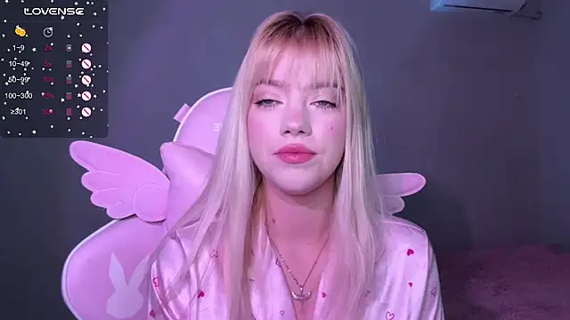 myprettylola online show from November 19, 2025, 7:58 pm