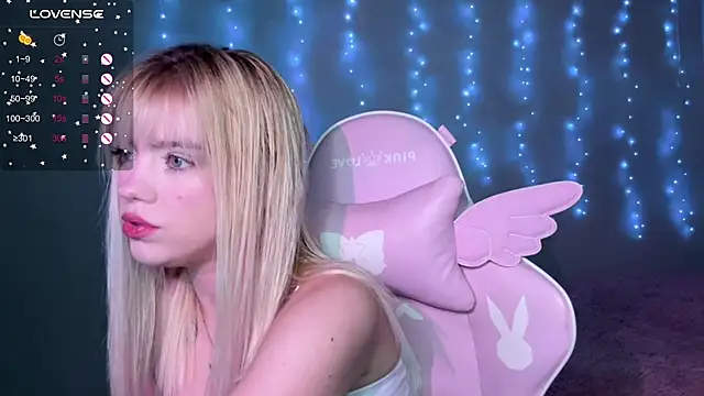 myprettylola online show from November 25, 2025, 6:52 pm