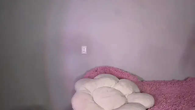 myprettylola online show from October 25, 2025, 6:41 pm