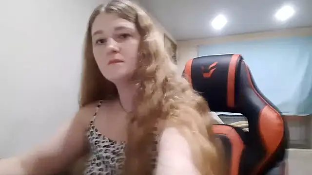 Snapshot of KissFlamee chatting on November 3, 2025, 3:37 pm KissFlamee online show from November 3, 2025, 3:37 pm