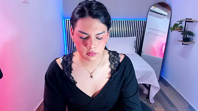 Snapshot of Little_Alli chatting on February 2, 2026, 10:42 pm Little Alli online show from February 2, 2026, 10:42 pm