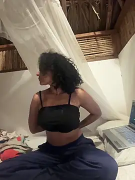 mariacamilagg online show from March 25, 2026, 4:01 am