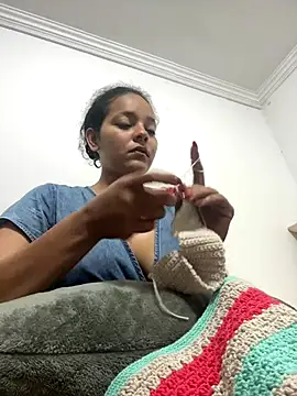 mariacamilagg online show from November 16, 2025, 8:35 pm