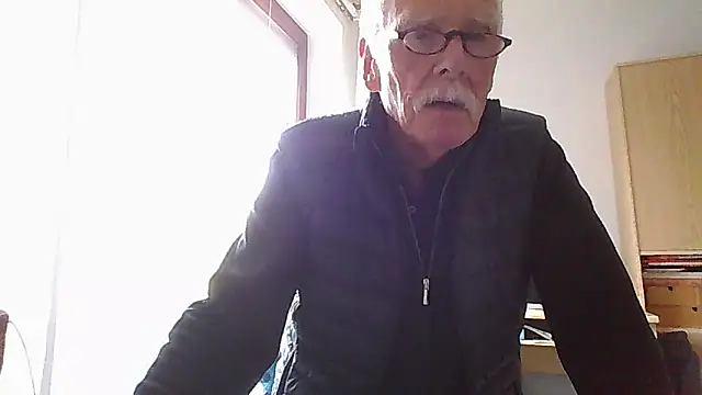 Snapshot of super-snoopy chatting on April 19, 2026, 9:54 am super-snoopy online show from April 19, 2026, 9:54 am