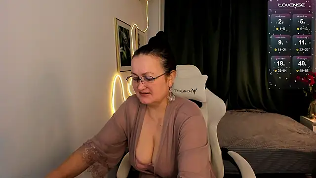 Snapshot of hottyannaa chatting on February 4, 2026, 2:39 am hottyannaa online show from February 4, 2026, 2:39 am