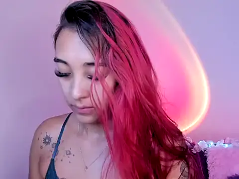 Snapshot of HeidyRousse chatting on November 11, 2025, 9:04 am HeidyRousse online show from November 11, 2025, 9:04 am