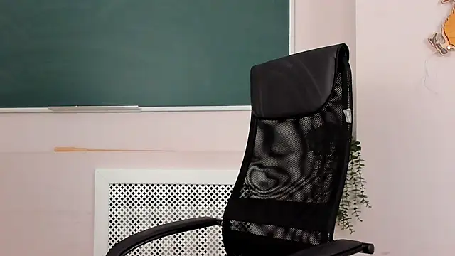 ClaireMathis online show from April 9, 2026, 2:45 pm