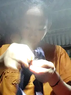 gio-thu online show from October 18, 2025, 1:13 pm