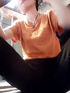 gio-thu online show from November 15, 2025, 5:44 am