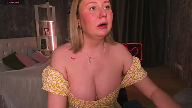 scent  of woman online show from December 17, 2025, 1:32 am