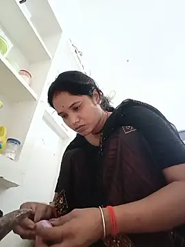 Snapshot of Cuty_tanya chatting on June 2, 2026, 12:32 am Cuty tanya online show from June 2, 2026, 12:32 am