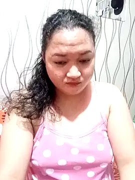 Snapshot of sweetannie13 chatting on November 7, 2025, 10:57 pm sweetannie13 online show from November 7, 2025, 10:57 pm