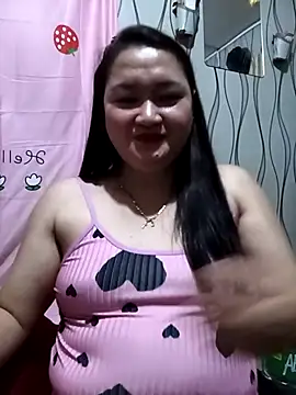 Snapshot of sweetannie13 chatting on February 25, 2026, 7:14 pm sweetannie13 online show from February 25, 2026, 7:14 pm