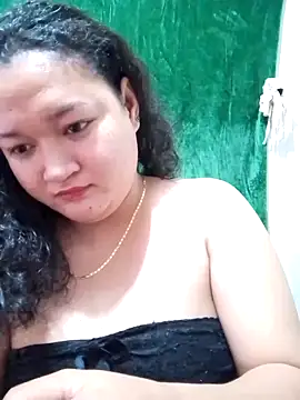 Snapshot of sweetannie13 chatting on October 13, 2025, 5:58 pm sweetannie13 online show from October 13, 2025, 5:58 pm