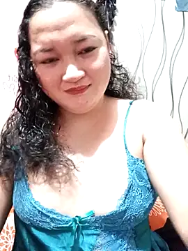 Snapshot of sweetannie13 chatting on November 24, 2025, 9:04 pm sweetannie13 online show from November 24, 2025, 9:04 pm