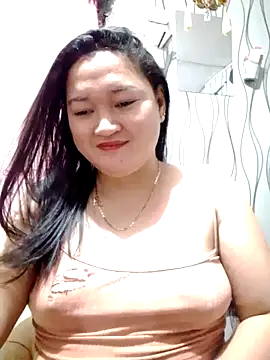 Snapshot of sweetannie13 chatting on February 12, 2026, 5:56 pm sweetannie13 online show from February 12, 2026, 5:56 pm