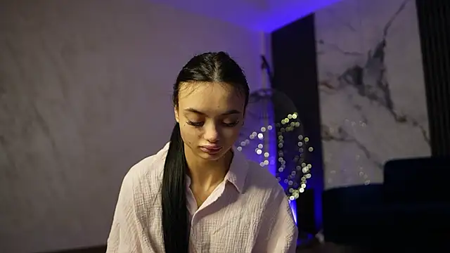 RachelRavee online show from January 15, 2026, 5:22 am