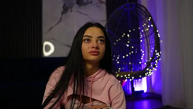 RachelRavee online show from November 29, 2025, 5:18 am