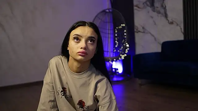 RachelRavee online show from January 11, 2026, 5:14 am