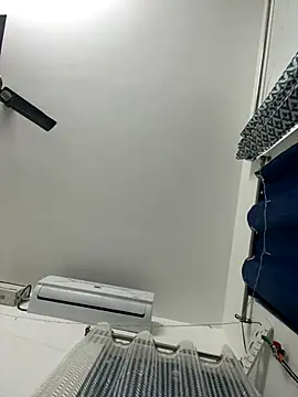 Snapshot of Miami_198 chatting on November 4, 2025, 6:11 pm Miami 198 online show from November 4, 2025, 6:11 pm