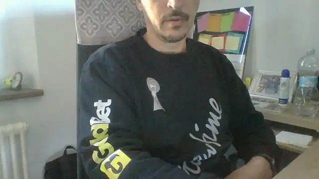 Snapshot of Kawayleo chatting on November 11, 2025, 10:54 am Kawayleo online show from November 11, 2025, 10:54 am