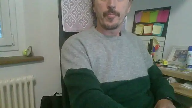 Snapshot of Kawayleo chatting on October 25, 2025, 10:10 pm Kawayleo online show from October 25, 2025, 10:10 pm