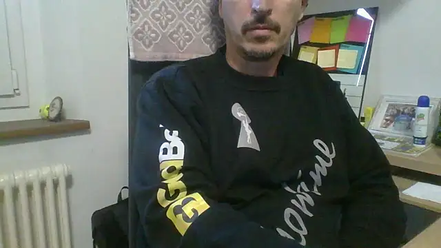 Snapshot of Kawayleo chatting on November 12, 2025, 2:21 pm Kawayleo online show from November 12, 2025, 2:21 pm