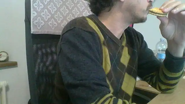 Snapshot of Kawayleo chatting on November 18, 2025, 9:12 am Kawayleo online show from November 18, 2025, 9:12 am