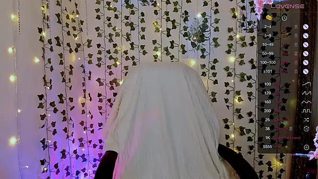 Snapshot of Evaa_Braunn chatting on February 2, 2026, 2:10 am Evaa Braunn online show from February 2, 2026, 2:10 am