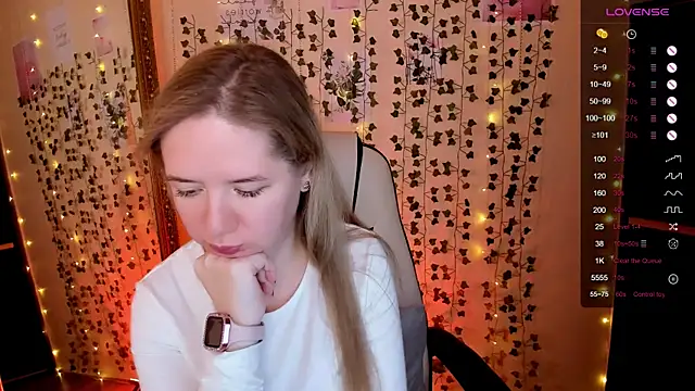 Snapshot of Evaa_Braunn chatting on March 2, 2026, 5:08 am Evaa Braunn online show from March 2, 2026, 5:08 am