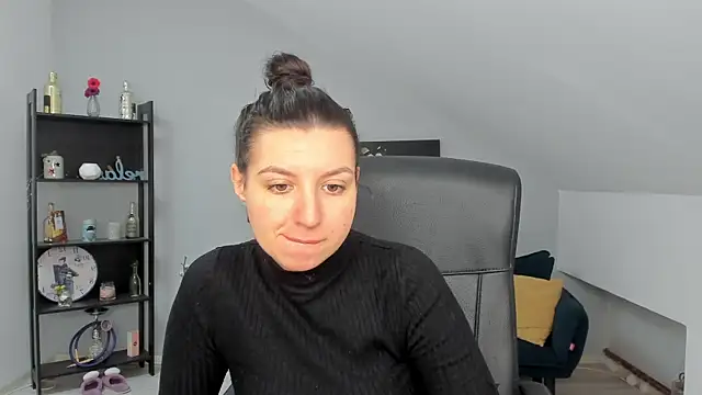 BettyJamess online show from December 16, 2025, 5:44 am