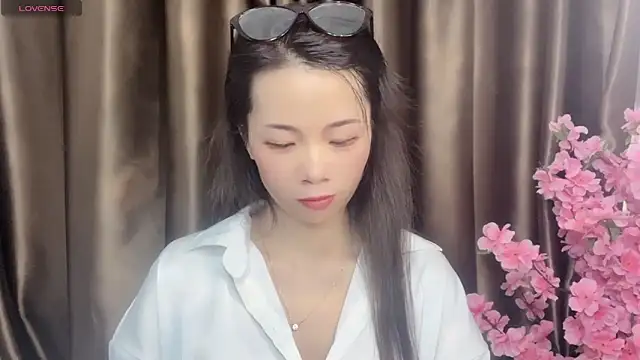 Snapshot of Lynnalltop-165-KeKe chatting on October 15, 2025, 12:09 am Lynnalltop-165-KeKe online show from October 15, 2025, 12:09 am