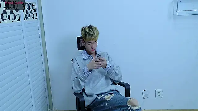 sexyboy-lele online show from October 17, 2025, 12:51 pm