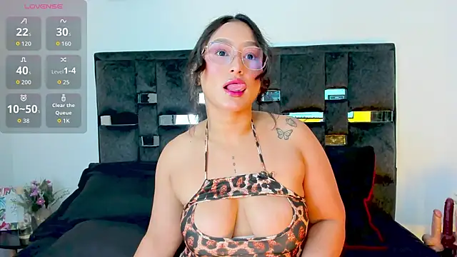 Snapshot of SussySunny_ chatting on October 19, 2025, 11:02 am SussySunny online show from October 19, 2025, 11:02 am